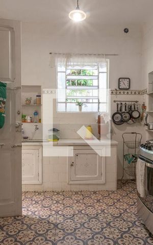 Casa à venda com 330m², 7 quartos e 4 vagas Casa à venda com 330m², 7 quartos e 4 vagasCozinha