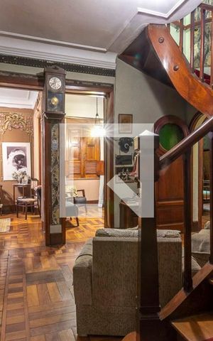 Casa à venda com 330m², 7 quartos e 4 vagas Casa à venda com 330m², 7 quartos e 4 vagasSala
