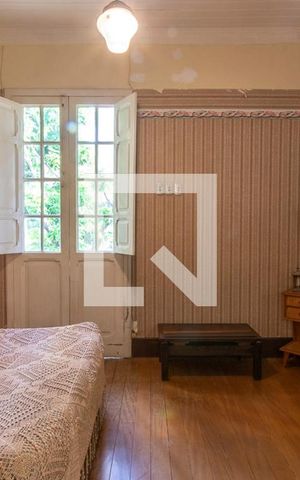 Casa à venda com 330m², 7 quartos e 4 vagas Casa à venda com 330m², 7 quartos e 4 vagasQuarto