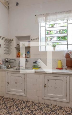Casa à venda com 330m², 7 quartos e 4 vagas Casa à venda com 330m², 7 quartos e 4 vagasCozinha