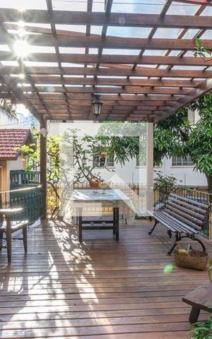 Casa à venda com 330m², 7 quartos e 4 vagas Casa à venda com 330m², 7 quartos e 4 vagasÁrea externa