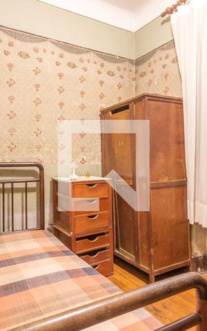 Casa à venda com 330m², 7 quartos e 4 vagas Casa à venda com 330m², 7 quartos e 4 vagasQuarto