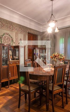 Casa à venda com 330m², 7 quartos e 4 vagas Casa à venda com 330m², 7 quartos e 4 vagasSala