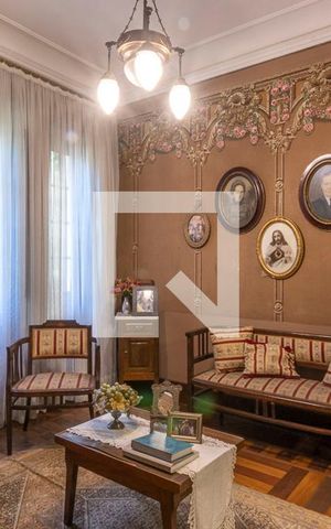 Casa à venda com 330m², 7 quartos e 4 vagas Casa à venda com 330m², 7 quartos e 4 vagasSala