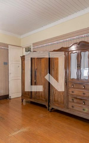 Casa à venda com 330m², 7 quartos e 4 vagas Casa à venda com 330m², 7 quartos e 4 vagasQuarto