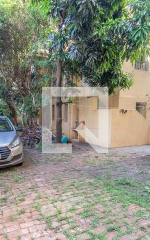 Casa à venda com 330m², 7 quartos e 4 vagas Casa à venda com 330m², 7 quartos e 4 vagasGaragem