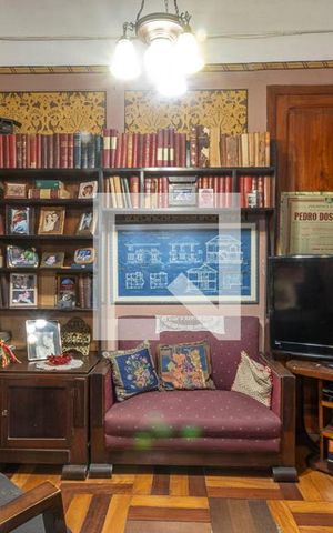 Casa à venda com 330m², 7 quartos e 4 vagas Casa à venda com 330m², 7 quartos e 4 vagasSala