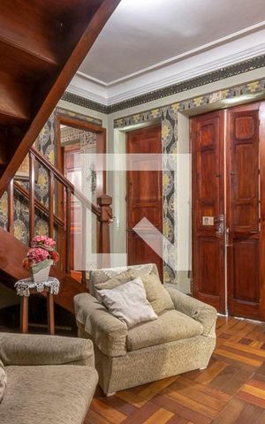 Casa à venda com 330m², 7 quartos e 4 vagas Casa à venda com 330m², 7 quartos e 4 vagasSala