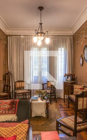 Casa à venda com 330m², 7 quartos e 4 vagas Casa à venda com 330m², 7 quartos e 4 vagasSala