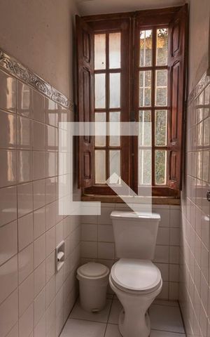 Casa à venda com 330m², 7 quartos e 4 vagas Casa à venda com 330m², 7 quartos e 4 vagasBanheiro