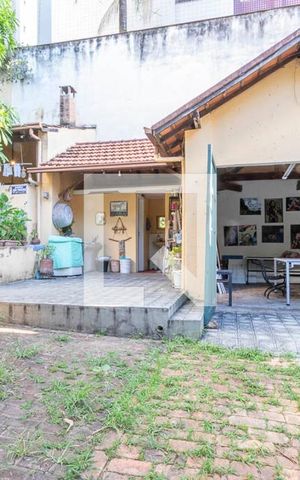 Casa à venda com 330m², 7 quartos e 4 vagas Casa à venda com 330m², 7 quartos e 4 vagasGaragem