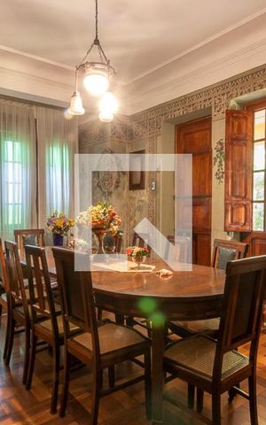 Casa à venda com 330m², 7 quartos e 4 vagas Casa à venda com 330m², 7 quartos e 4 vagasSala