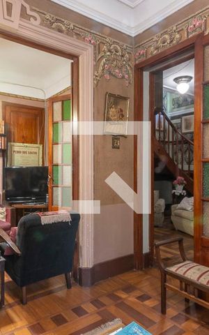 Casa à venda com 330m², 7 quartos e 4 vagas Casa à venda com 330m², 7 quartos e 4 vagasSala