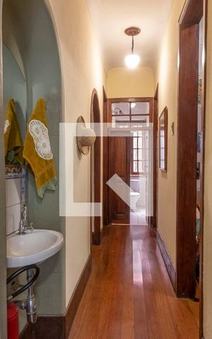 Casa à venda com 330m², 7 quartos e 4 vagas Casa à venda com 330m², 7 quartos e 4 vagasCirculação