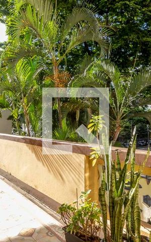 Casa à venda com 330m², 7 quartos e 4 vagas Casa à venda com 330m², 7 quartos e 4 vagasVaranda