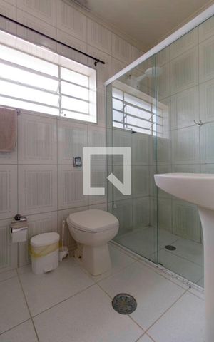 Casa à venda com 160m², 3 quartos e 2 vagas Casa à venda com 160m², 3 quartos e 2 vagasBanheiro