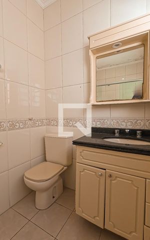 Casa à venda com 250m², 3 quartos e 4 vagas Casa à venda com 250m², 3 quartos e 4 vagasBanheiro da Suíte