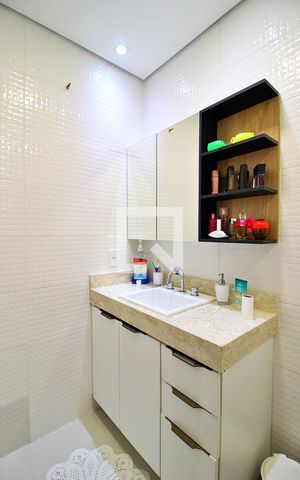 Casa à venda com 147m², 2 quartos e 2 vagasBanheiro da Suíte