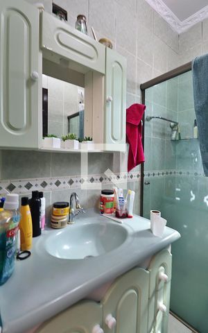 Casa à venda com 176m², 3 quartos e 2 vagasBanheiro Social