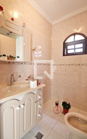 Casa à venda com 176m², 3 quartos e 2 vagasLavabo
