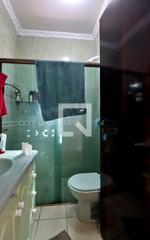 Casa à venda com 176m², 3 quartos e 2 vagasBanheiro Social