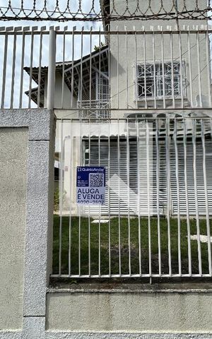Casa à venda com 97m², 3 quartos e 2 vagasFachada + plaquinha