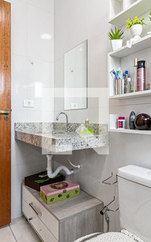 Casa de condomínio à venda com 78m², 3 quartos e 1 vaga Casa de condomínio à venda com 78m², 3 quartos e 1 vagaBanheiro da Suíte 2