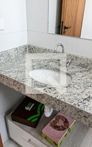 Casa de condomínio à venda com 78m², 3 quartos e 1 vaga Casa de condomínio à venda com 78m², 3 quartos e 1 vagaBanheiro da Suíte 2