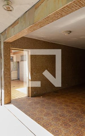Casa à venda com 295m², 4 quartos e 5 vagas Casa à venda com 295m², 4 quartos e 5 vagasGaragem