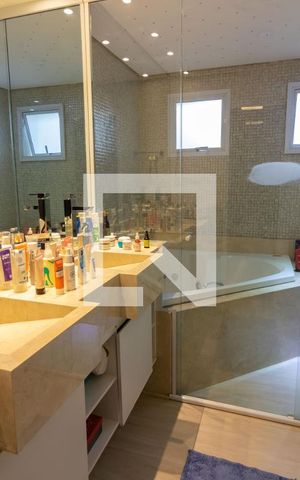 Apartamento à venda com 288m², 4 quartos e 4 vagasSuíte 1, banheiro