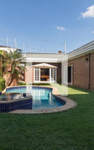 Casa à venda com 729m², 4 quartos e 6 vagasÁrea comum - Piscina