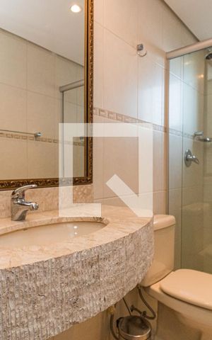 Casa à venda com 729m², 4 quartos e 6 vagasBanheiro da Suíte 2
