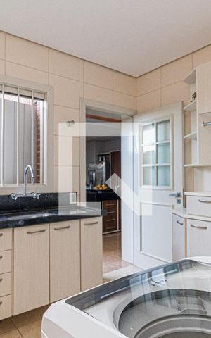 Casa à venda com 729m², 4 quartos e 6 vagasÁrea de Serviço