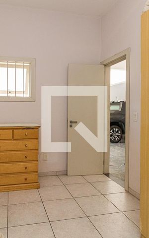 Casa à venda com 729m², 4 quartos e 6 vagasQuarto de Serviço