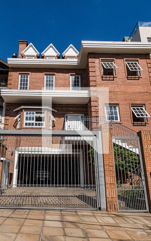 Casa à venda com 729m², 4 quartos e 6 vagasFachada