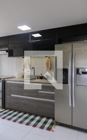 Apartamento à venda com 240m², 4 quartos e 3 vagas Apartamento à venda com 240m², 4 quartos e 3 vagasCozinha