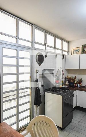 Casa à venda com 300m², 4 quartos e 5 vagas Casa à venda com 300m², 4 quartos e 5 vagasCozinha