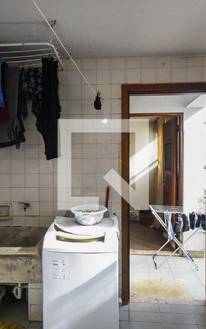 Casa à venda com 300m², 4 quartos e 5 vagas Casa à venda com 300m², 4 quartos e 5 vagasÁrea de serviço
