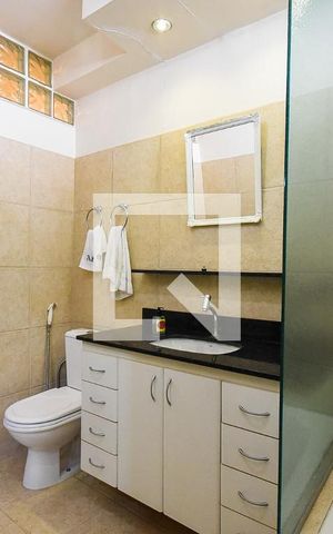 Casa à venda com 300m², 4 quartos e 5 vagas Casa à venda com 300m², 4 quartos e 5 vagasBanheiro suíte 1