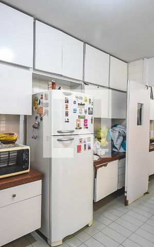 Casa à venda com 300m², 4 quartos e 5 vagas Casa à venda com 300m², 4 quartos e 5 vagasCozinha