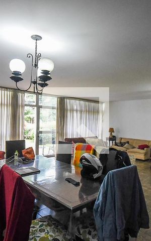 Casa à venda com 300m², 4 quartos e 5 vagas Casa à venda com 300m², 4 quartos e 5 vagasSala