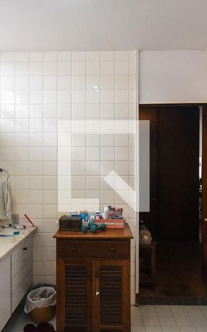 Casa à venda com 300m², 4 quartos e 5 vagas Casa à venda com 300m², 4 quartos e 5 vagasBanheiro suíte 2