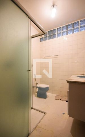 Casa à venda com 300m², 4 quartos e 5 vagas Casa à venda com 300m², 4 quartos e 5 vagasBanheiro