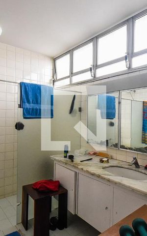 Casa à venda com 300m², 4 quartos e 5 vagas Casa à venda com 300m², 4 quartos e 5 vagasBanheiro suíte 2