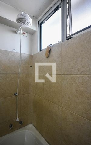 Casa à venda com 300m², 4 quartos e 5 vagas Casa à venda com 300m², 4 quartos e 5 vagasChuveiro do banheiro da suíte 1