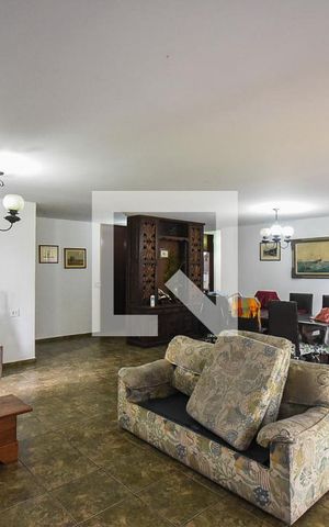 Casa à venda com 300m², 4 quartos e 5 vagas Casa à venda com 300m², 4 quartos e 5 vagasSala