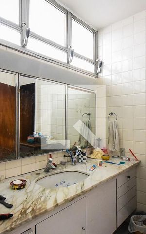 Casa à venda com 300m², 4 quartos e 5 vagas Casa à venda com 300m², 4 quartos e 5 vagasBanheiro suíte 2