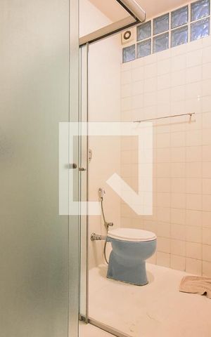 Casa à venda com 300m², 4 quartos e 5 vagas Casa à venda com 300m², 4 quartos e 5 vagasBanheiro 1