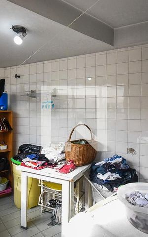 Casa à venda com 300m², 4 quartos e 5 vagas Casa à venda com 300m², 4 quartos e 5 vagasÁrea de serviço