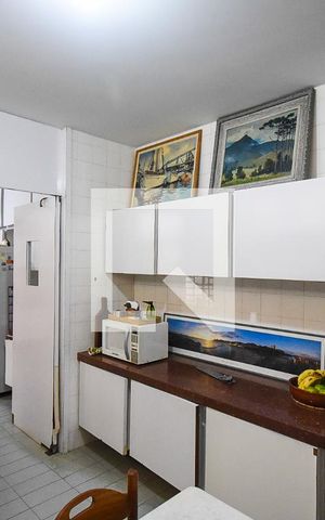 Casa à venda com 300m², 4 quartos e 5 vagas Casa à venda com 300m², 4 quartos e 5 vagasCozinha